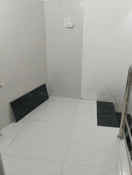 Cho thuê nhà ngõ ô tô Tôn Đức Thắng, 4 tầng x 25m2, 14 Triệu KD kết hợp ở lại gia đình