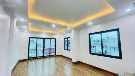 Cho thuê nhà riêng tại Cầu Giấy, 45 triệu, 55 m²/1 tầng, nhà gồm 7 tầng cầu thang máy - Thông sàn