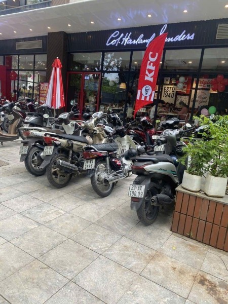 Cho thuê tòa nhà Mặt phố 6 Tầng Nguyên căn gần 200m/sàn Quận Cầu giấy