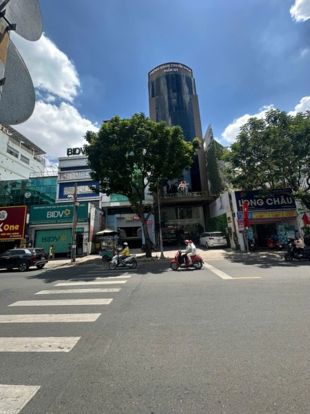 Cho Thuê Nguyên Căn Mặt Tiền 7m Khu Biệt Thự Sadeco Ven Sông Quận 7.