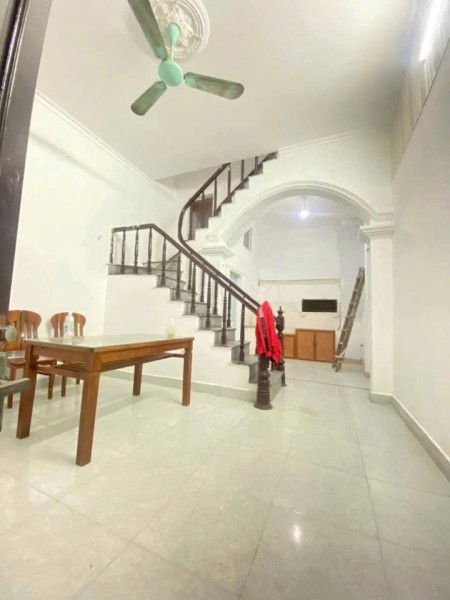 Cho thuê nhà nguyên căn Phố Trần Đại Nghĩa, 40m2, 3 tầng, 3 ngủ, 2 vệ sinh, 9.5 Triệu