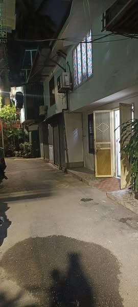 Cho thuê nhà Nguyên Căn ngõ 4 Phương Mai, 20m2 x 2 tầng - 1pnkk 7,5 triệu/tháng.