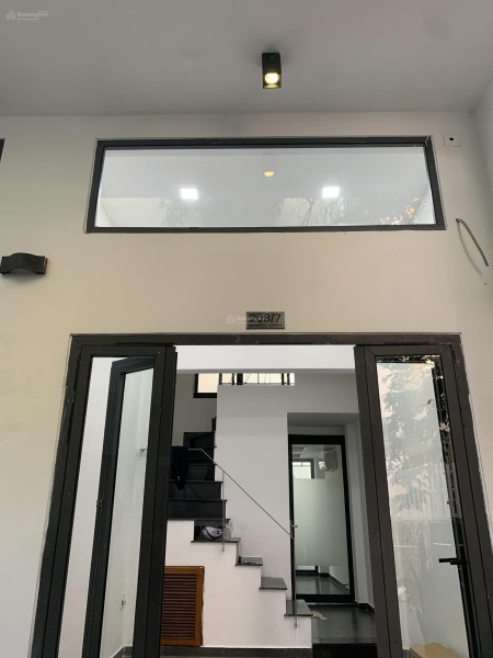 Cho thuê nhà 3 tầng, hướng Đông Nam phong thủy tốt tại Phan Đăng Lưu, Phú Nhuận