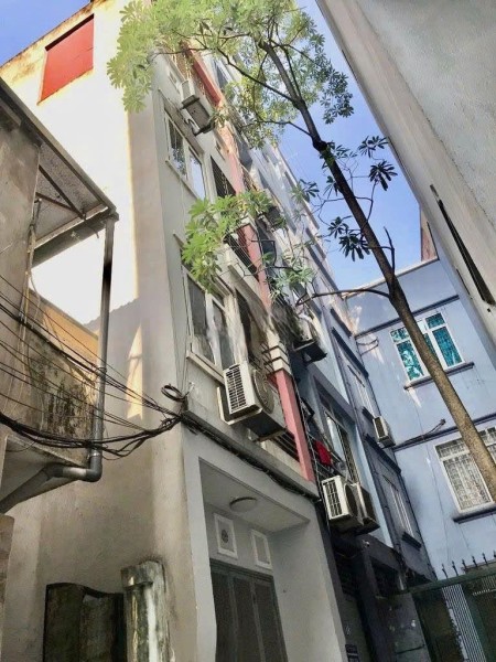 Cho thuê nhà ngõ Trần Thái Tông, 4 tầng x 35m2, 3 ngủ, 3 vệ sinh, 15 triệu