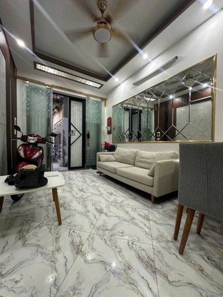 Cho thuê nhà Nguyễn Chính, Hoàng Mai 4 tầng x 30m2, 3 ngủ, 4 WC, 12 Triệu