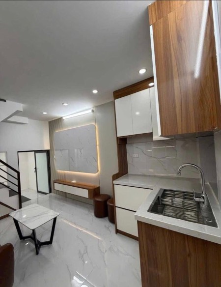 Cho thuê nhà ngõ chợ Khâm Thiên, 3 tầng x 23m2, 3 ngủ, 2 vệ sinh, 8.5 Triệu