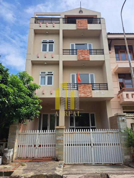 Villa Phố Có Hầm 3 Lầu - 5 Phòng Ngủ Giá 40 Triệu