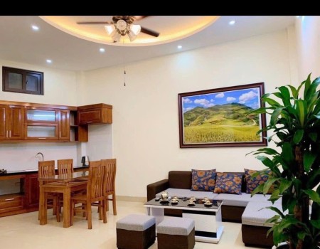 Cho thuê nhà nguyên căn ngõ 609 Vũ Tông Phan, 4.5 tầng x 35m2, 3 ngủ, 11 Triệu