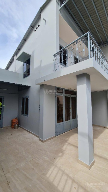 Cho thuê nhà 1 trệt 1 lầu có sân rộng tại Tam Bình, Thủ Đức
