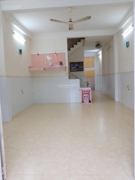 Cho thuê nhà gần công viên Tô Hiệu 1 trệt, 2 lầu