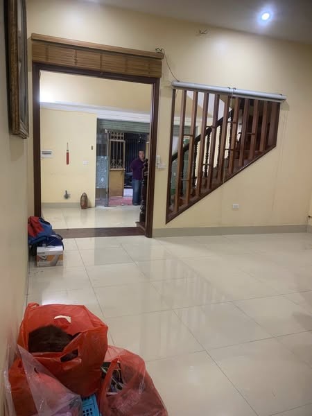 Cho thuê nhà Mặt Phố Hoàng Mai vừa KD kết hợp ở lại 5 tầng x 80m2