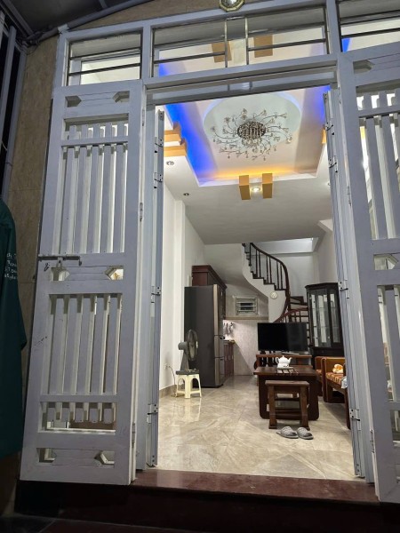 Cho thuê nhà ngõ 110 Đông Thiên 35m x 5 tầng. Giá chỉ 9tr5/tháng