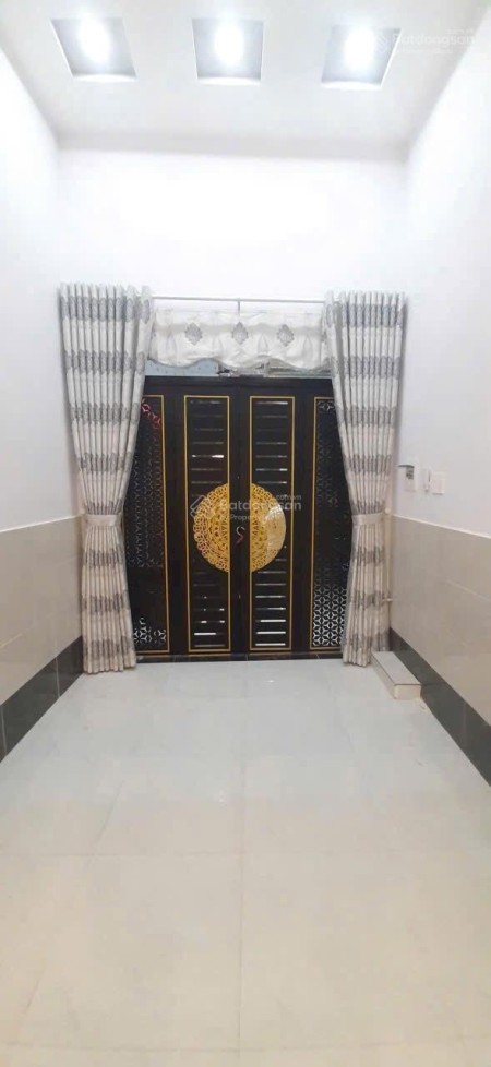 Nhà riêng tại Đường Cao Đạt, p. 1, Q. 5, 2 tầng với 2PN, 2WC, full nội thất.