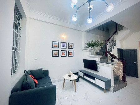 Cho thuê nhà nguyên căn ngõ 99 Định Công Hạ, 40m² x 3 tầng, 3PN, 10.8 triệu/tháng