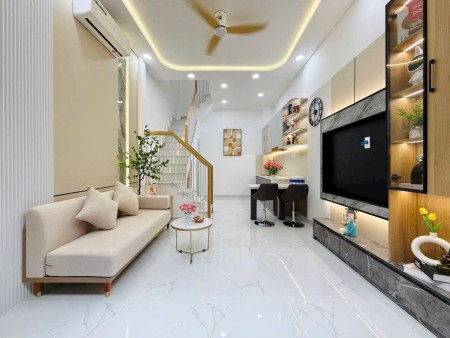 Nhà 1 trệt, 2 lầu – gồm 2 phòng ngủ, 3 WC, full nội thất