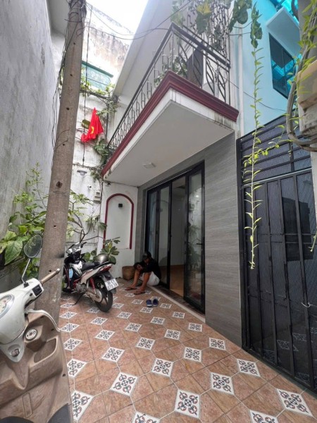 Cho thuê nhà 2 lầu gần chung cư Phú Thạnh, quận Tân Phú