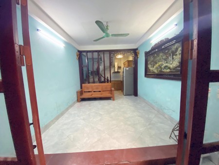 Cho thuê nhà ngõ 211 Vĩnh Hưng, 30m² x 5 tầng, 3PN, 4 WC, 10.5 Triệu/th