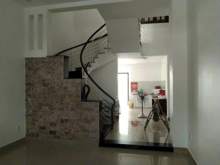 Cho thuê nhà nguyên căn phường Bình Trưng Đông, Quận 2 (cho làm CHDV)