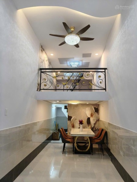 Nhà nằm ngay trục đường Võ Văn Kiệt,1 trệt, 1 lửng, 1 lầu không gian thoáng,14tr / tháng