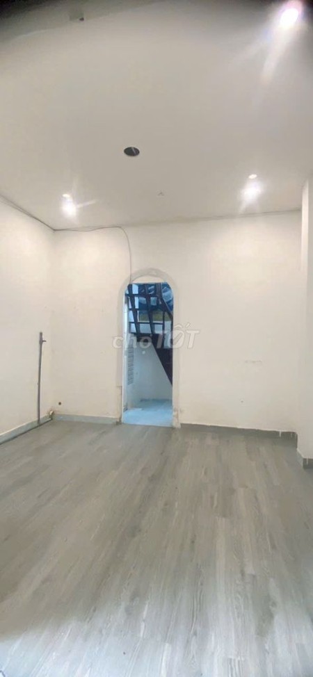 Nha nguyên căn đường Nguyễn Văn Cừ phường 2 Quận 5