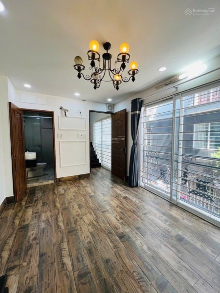 Nhà mới đẹp hẻm xe hơi đường Lê Hồng Phong Q10, 8m x 4m, 3 lầu, 20 triệu