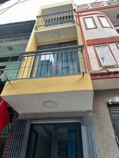 Nhà hẻm Ông Ích Khiêm, Phường 14, Quận 1, 2 phòng ngủ, 2wc