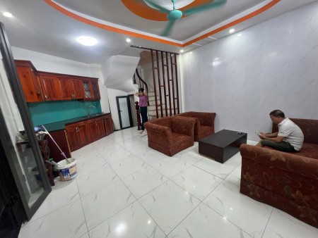 Cho thuê nhà nguyên căn – ngõ 114 Thanh Lân, 35m² x 4 tầng, 3PN, 3 WC, 9 Triệu