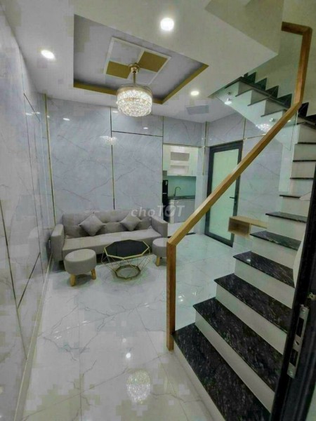 Cho thuê nhà 50m2, 1 trệt - 1 lầu, 3 phòng ngủ - Tôn Đản, Quận 4