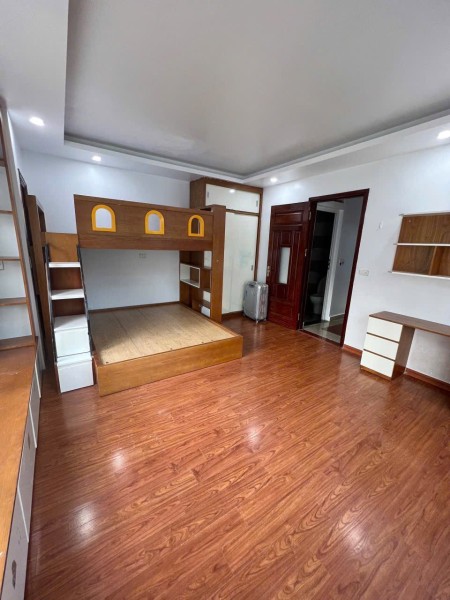 Cho thuê nhà ô tô lô góc 609 Vũ Tông Phan, 36m² x 5 tầng KD Spa, onle, ở 6 người tối đa