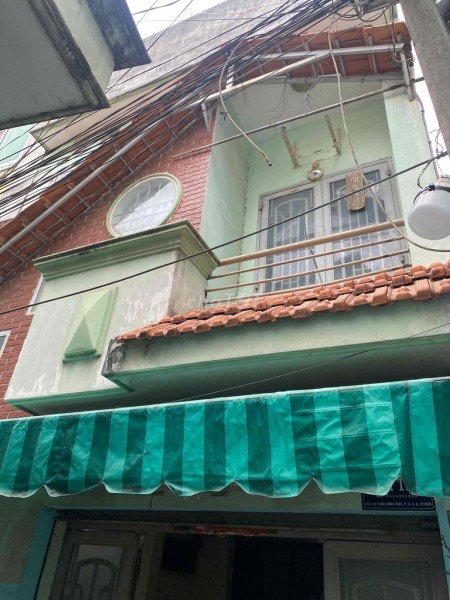 Nhà hẻm cách Pegasuite tầm 20m, 1 trệt 1 lầu, 2 phòng ngủ