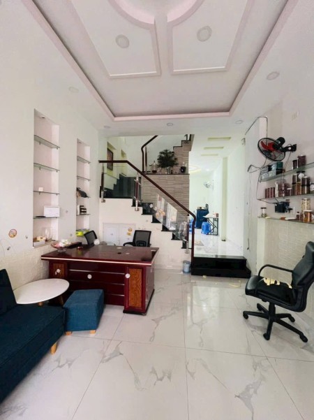 Cho thuê nhà Nguyên căn 1 trệt 2 lầu mới đẹp hẻm xe hơi ngay đường Hoàng Diệu 2, Thủ Đức