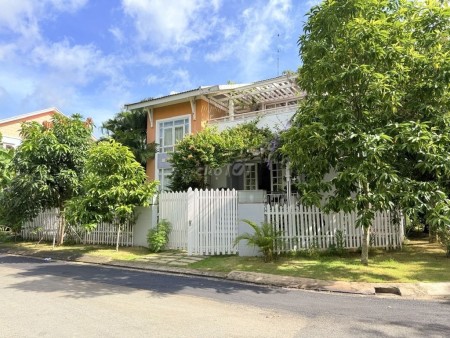 Cho thuê villa góc 2 mặt tiền – khu compound đường Nguyễn Văn Hưởng, Phường Thảo Điền, Quận 2