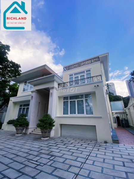 Cho thuê biệt thự mặt tiền đường Trần Văn Sắc, Phường Thảo Điền, Quận 2