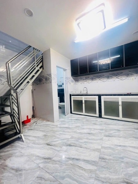 Cho thuê nhà nguyên căn trệt, lầu suốt đường Trần Đình Xu, P. Cô Giang, Q.1.