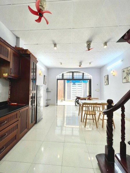 Cho thuê nhà ngay CV Lê Thị Riêng, KCX Bắc Hải, Q.10 – Giá chỉ 15 triệu/tháng.