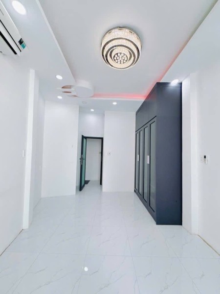 Cho thuê nhà nguyên căn hẻm Vĩnh Hội, Quận 4 – nhà đẹp, kiên cố, giá tốt chỉ 12 triệu/tháng