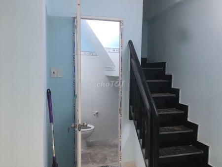 Nhà cho thuê hẻm nhựa xe hơi 4,5m sát mặt đường Trường Sa – khu Phan Xích Long