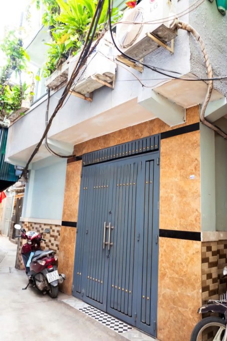 Nhà trệt + 3 lầu cho thuê gần chợ Hòa Bình – Quận 5