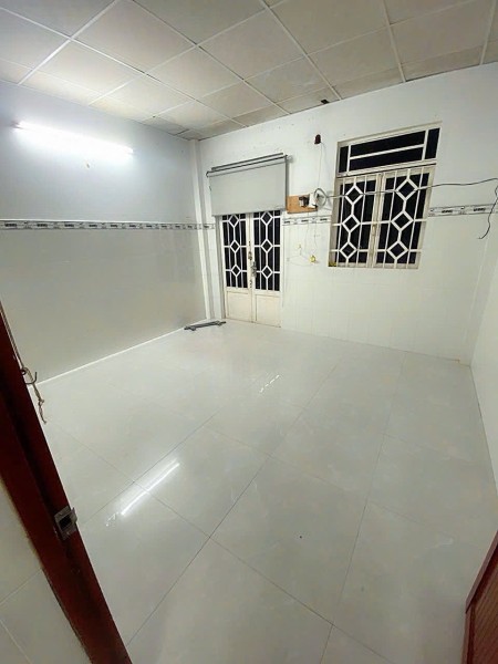 Nhà 1 trệt, 1 lầu, 2 phòng ngủ – 1 toilet tại Hương Lộ 2, Bình Trị Đông