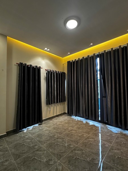 Cho thuê nhà nguyên căn sát mặt tiền Ngô Gia Tự Q.10 cách 1 căn, 2PN, giá 13.5 tr