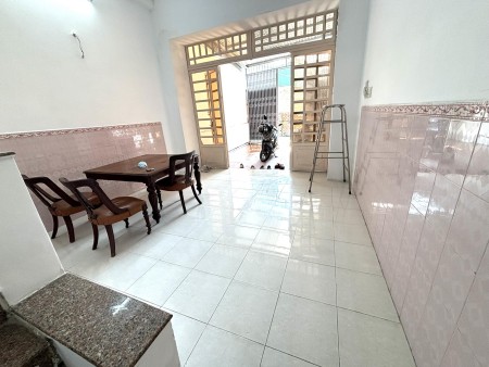 Nhà 1 trệt 2 lầu có sân đậu ô tô tại Thạnh Mỹ Lợi, Quận 2