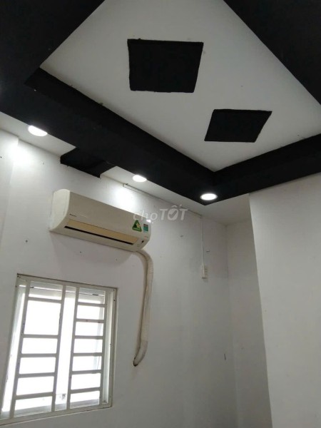 Nhà 1 trệt, 2 lầu – nhà mới, sạch đẹp, có sẵn 2 máy lạnh