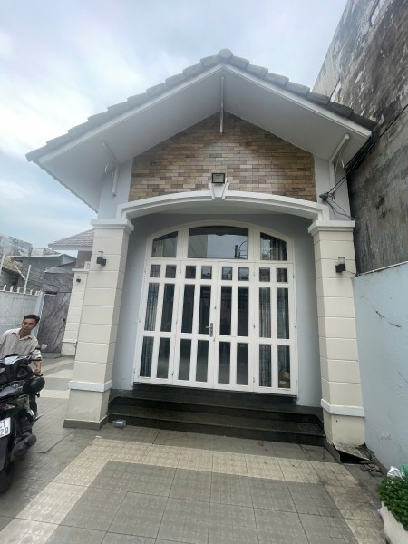 Nhà cho thuê ở Huỳnh Tấn phát ngay chợ Tân Thuận, cầu Tân Thuận