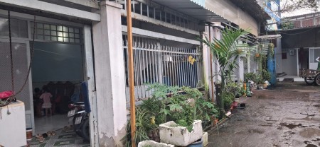 Cho thuê nhà nguyên căn 6.5x18, 2PN, 2WC, đầy đủ nội thất. Giá 4.5tr/tháng