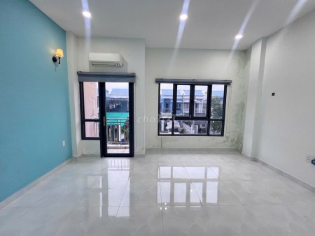 Nhà nguyên căn 2 tầng, 2PN – 2WC, có sẵn 2 máy lạnh khu Oasis City, Bến Cát