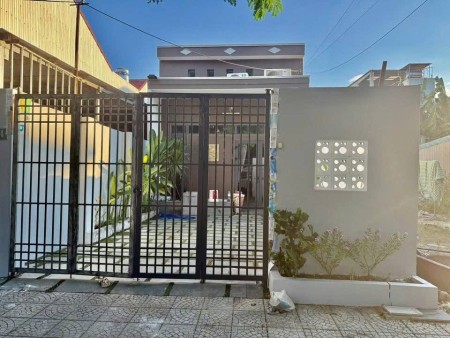 Cho thuê nhà 2 tầng có sân vườn - Nguyễn Khắc Cần, Sơn Trà