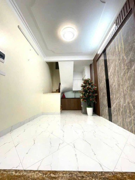 Cho thuê nhà nguyên căn ngõ Lệnh Cư, 20 m² x 5 tầng 3 phòng ngủ khép kín, 8.5 triệu