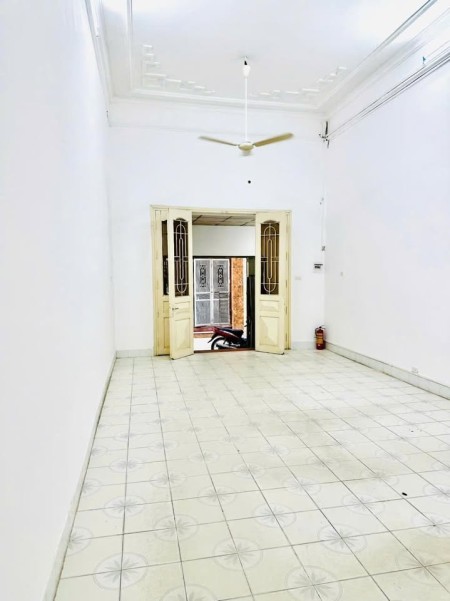 Cho thuê nhà ô tô đỗ cửa Nguyễn Khang 3 tầng x 80m2, 4PN, 14 triệu