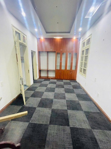 Cho thuê biệt thự nguyên căn – Khuất Duy Tiến,300m² – 4 tầng – mặt tiền rộng, bề thế 80 triệu