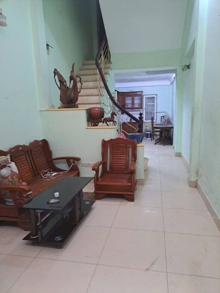 Cho thuê nhà ngõ 546 Trần Cung, Hà Nội.